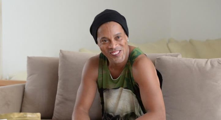 Preso no Paraguai Ronaldinho Gaúcho aparece em live do grupo Revelação veja vídeo 2