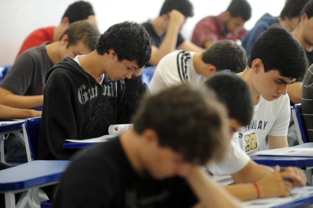 Professores do Preuni realizam aulas online para o Enem em Sergipe