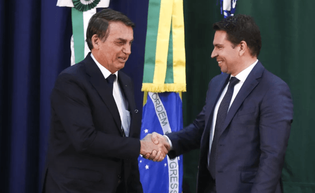 Quem manda sou eu diz Bolsonaro ao anunciar recurso contra decisão do STF