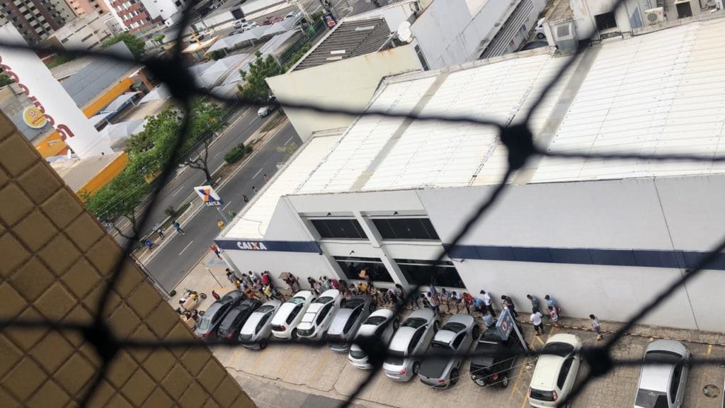 Regularização de CPF para obter auxílio emergencial causa filas em Aracaju 1 Regularização de CPF para obter auxílio emergencial causa filas em Aracaju