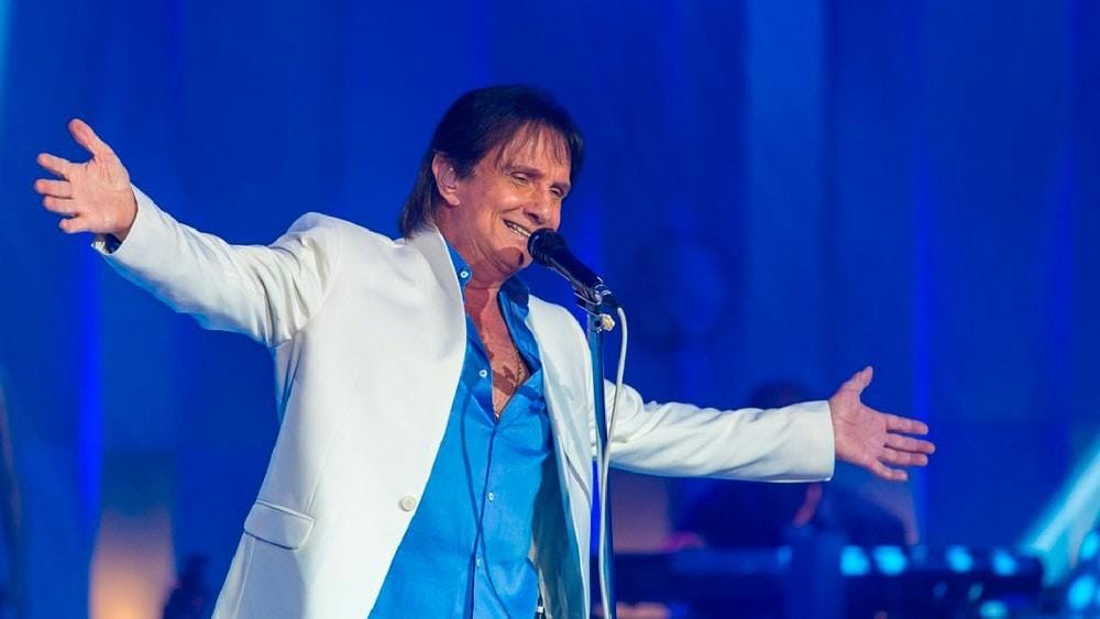 Roberto Carlos confirma live para este domingo 19