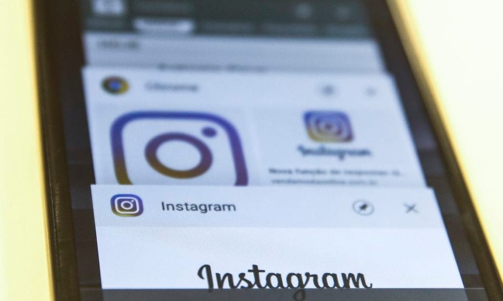 Sertanejo troca fotos íntimas com seguidora pelo instagram