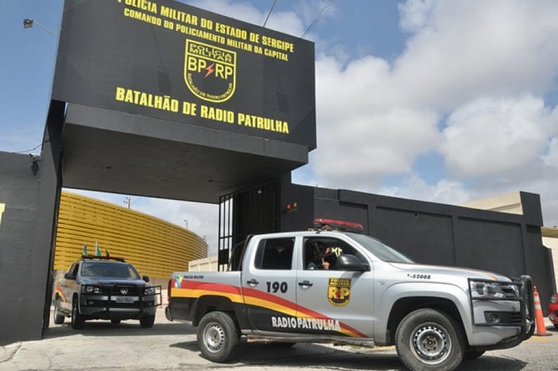 Suspeito de posse ilegal de arma e drogas é preso na Barra dos Coqueiros