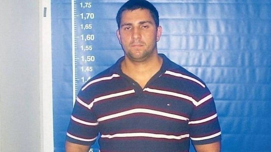 Tiros que mataram Adriano da Nóbrega foram dados a mais de 15 m de distância aponta laudo