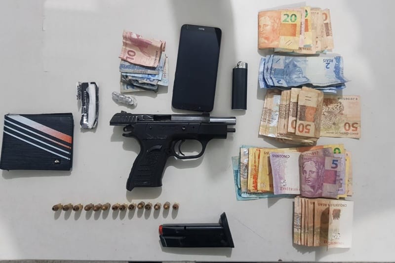 Três suspeitos são presos com arma de fogo e maconha no Conjunto JardimM