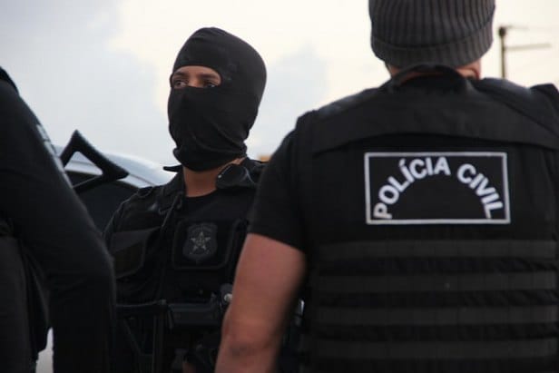 Um dos suspeitos de matar um homem com mais de 20 facadas é preso no Santa Maria