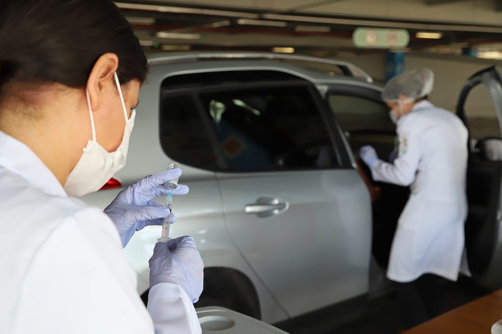 Vacinação contra a H1N1 em shopping imunizou 1.700 idosos no primeiro dia em Aracaju 1