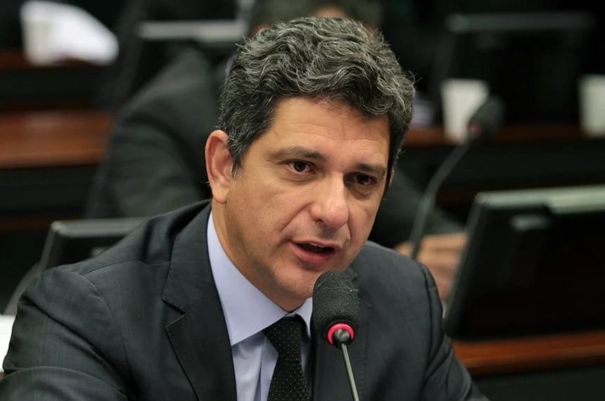‘Bolsonaro orquestra manifestação criminosa diante pandemia’ ressalta Rogério Carvalho