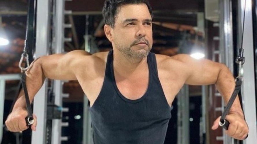 Após boatos de que estaria com Covid 19 Zezé Di Camargo xinga fã que se preocupou com saúde dele Idiota