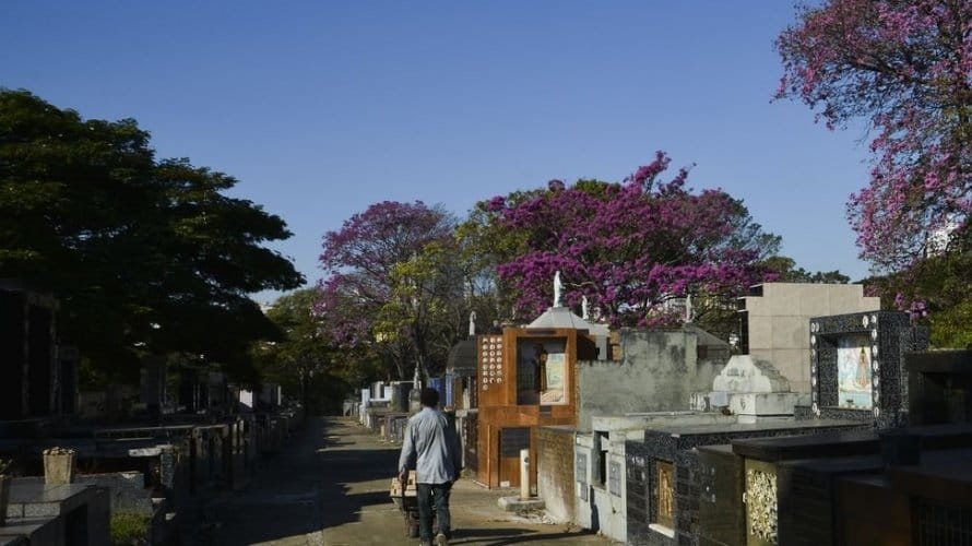 Após velório com caixão aberto de vítima de coronavírus cinco pessoas testam positivo para covid 19 na BA