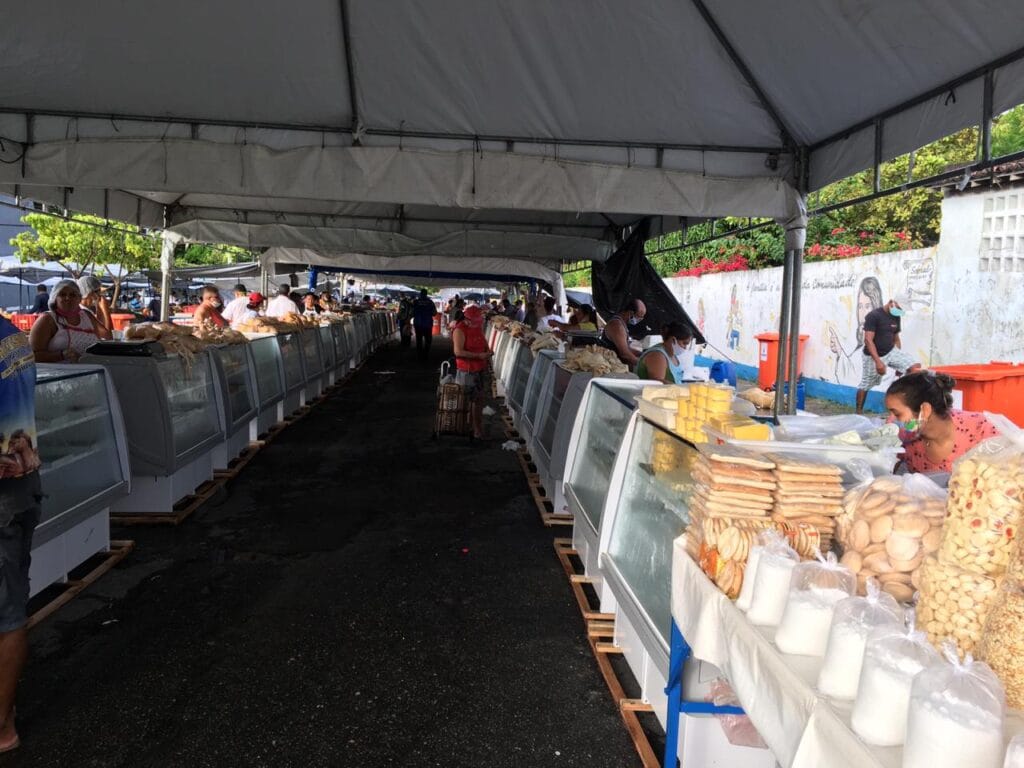 Balcões refrigeradores são instalados em feiras livres de Aracaju