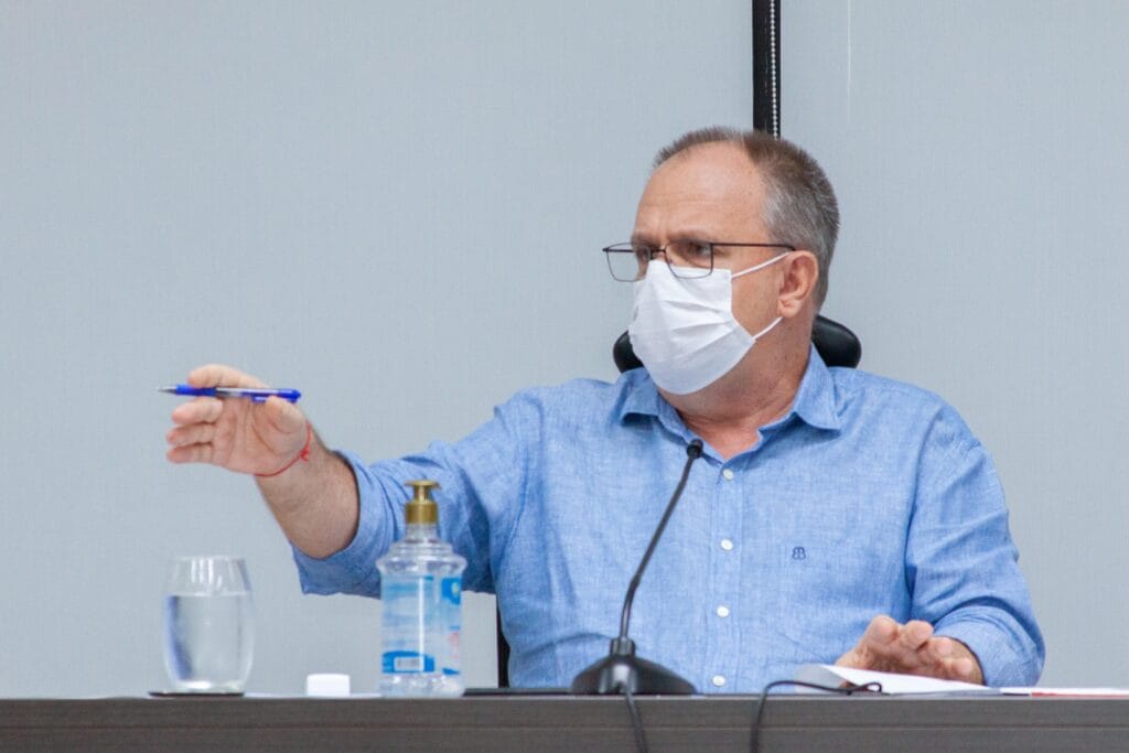 Belivaldo prorroga medidas de isolamento social e sanciona lei que obriga sergipanos a usarem máscara