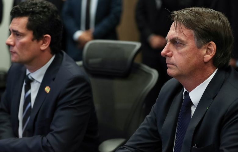 Bolsonaro comunicou saída de Valeixo a Moro antes de reunião diz jornal veja