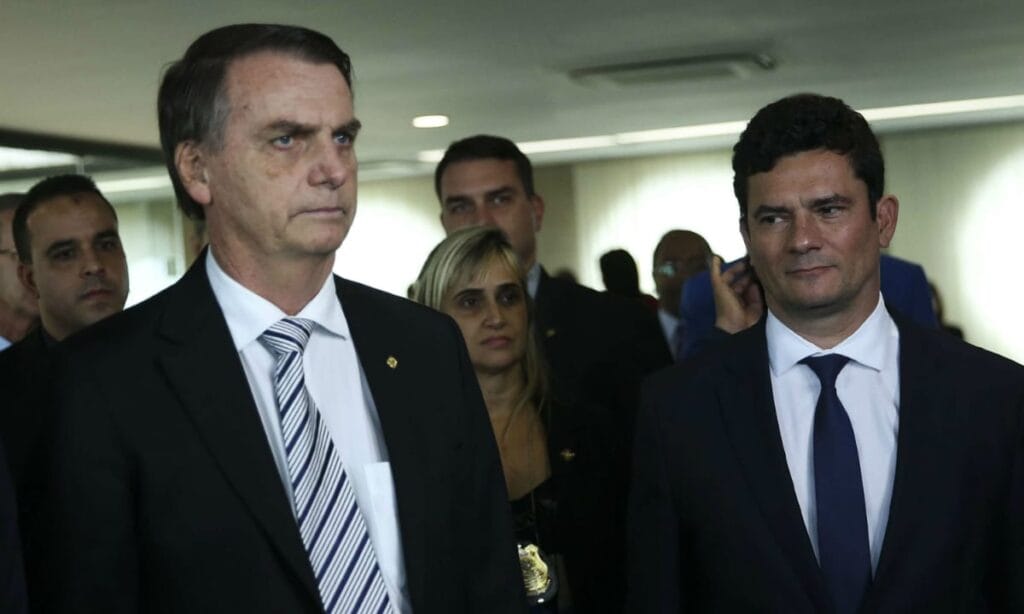 Bolsonaro defende em reunião troca na PF para evitar que familiares e aliados fossem prejudicados