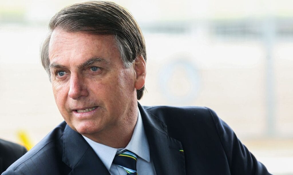Bolsonaro deve vetar auxílio emergencial para manicures e barbeiros após autorizar funcionamento do setor da beleza