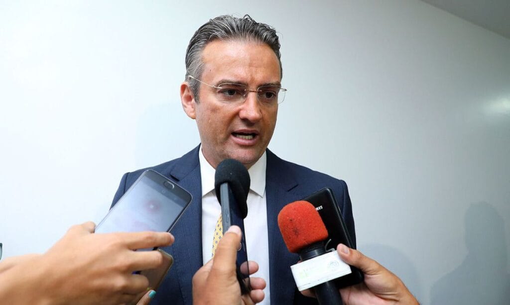 Bolsonaro escolhe Rolando Alexandre de Souza como novo diretor geral da Polícia Federal 2