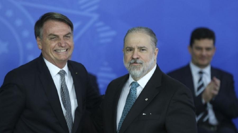 Bolsonaro sugere indicação de Aras ao STF caso surja uma vaga imprevista