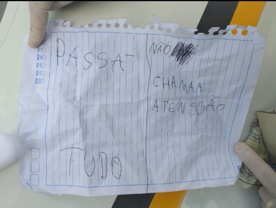 Cadeirante mudo anuncia assalto por bilhete e segura arma com os pés veja vídeo