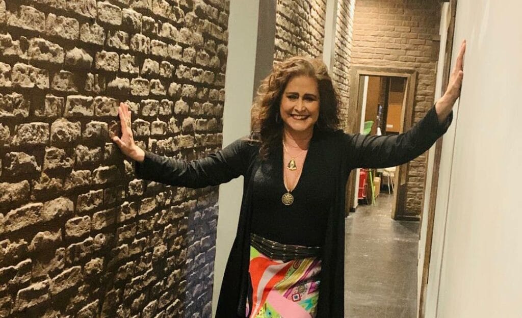 Cantora Joana faz live para arrecadar doações para instituição social em Aracaju
