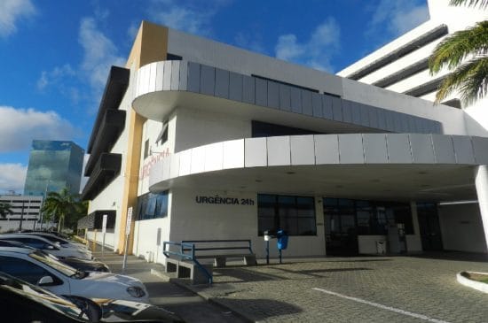 Carro atropela filha de empresário que tomava banho de sol em praia de Aracaju 1