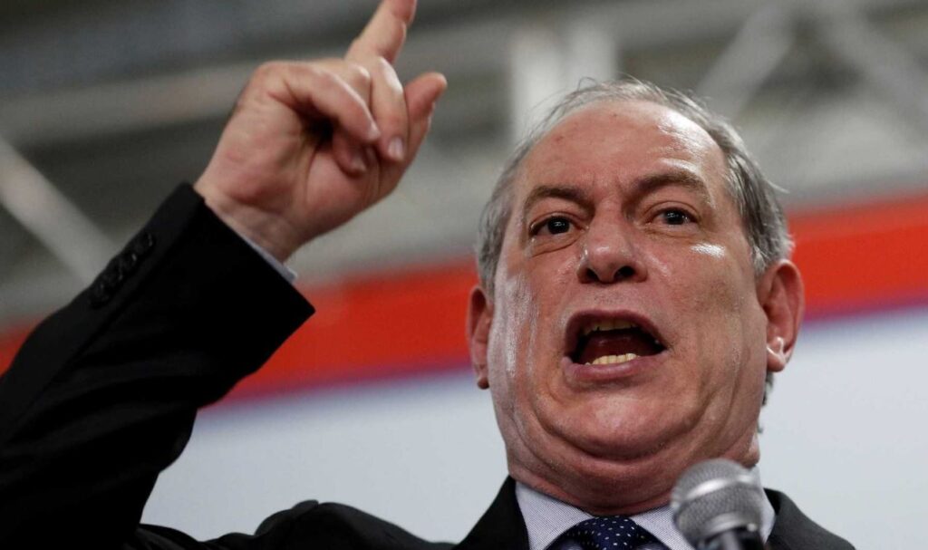 Ciro pede impeachment de Bolsonaro e chama reunião de “alucinação coletiva”