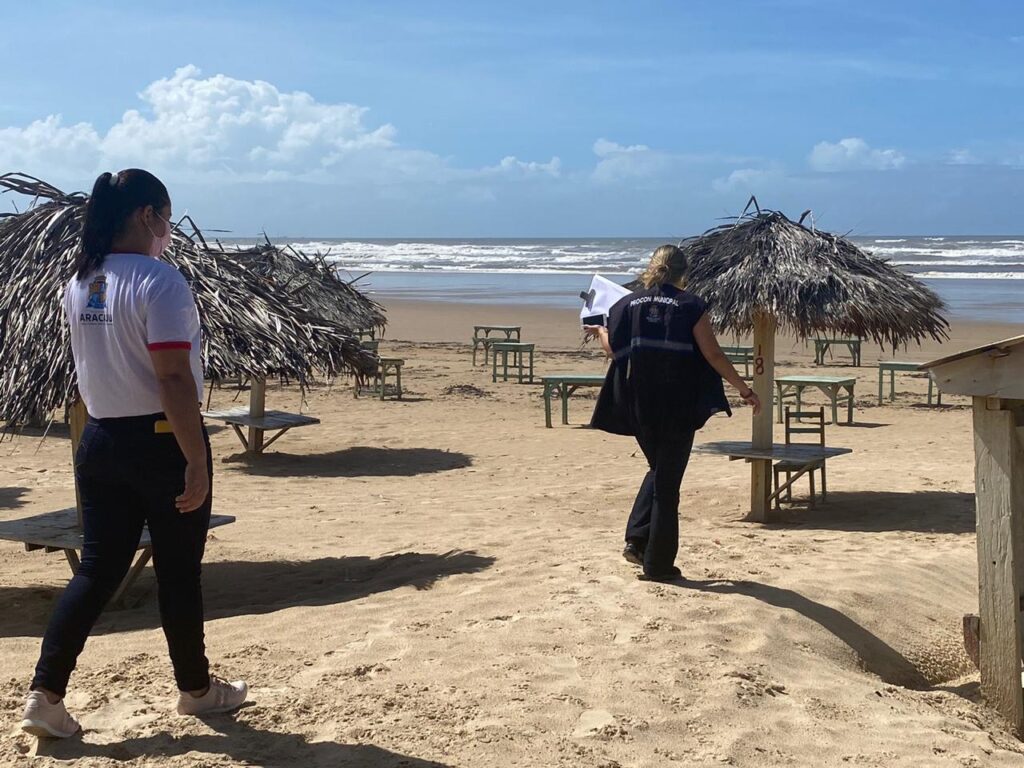 Covid 19 Três estabelecimentos da Orla de Atalaia são fechados por descumprirem decretos