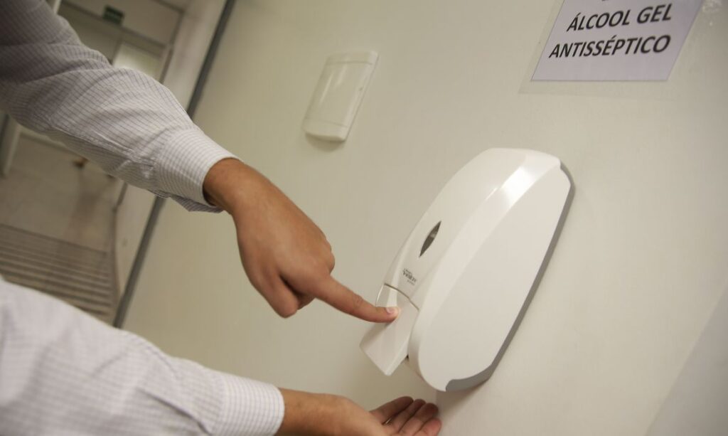 Covid 19 médicos denunciam falta de insumos e equipamentos