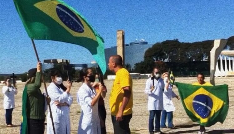 Em protesto apoiadores de Bolsonaro atacam profissionais de saúde veja o vídeo