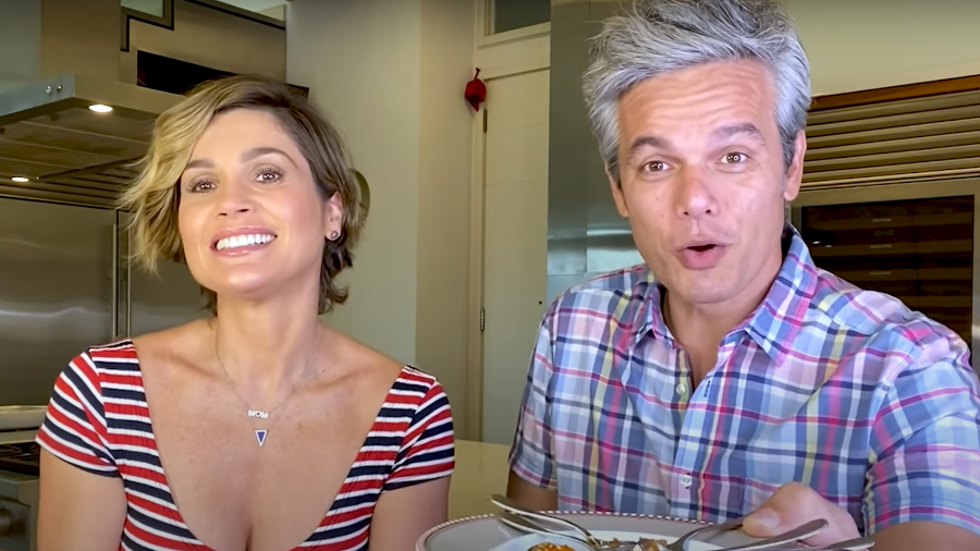 Flávia Alessandra admite a Otaviano que já ficou excitada gravando cena