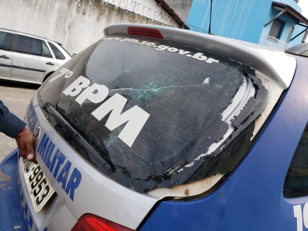 Homem agride esposa e tenta bater em policiais em Lagarto