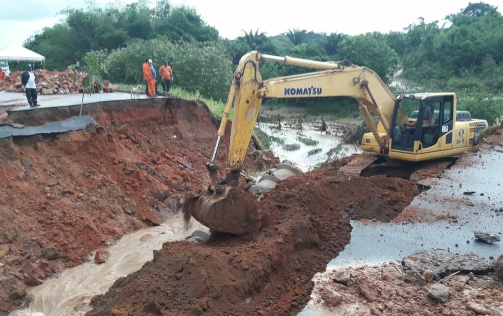 Iniciada obra para recuperação de trecho da rodovia que cedeu em Itaporanga