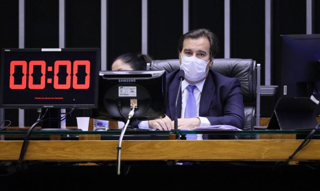 Maia descarta retorno das atividades presenciais na Câmara