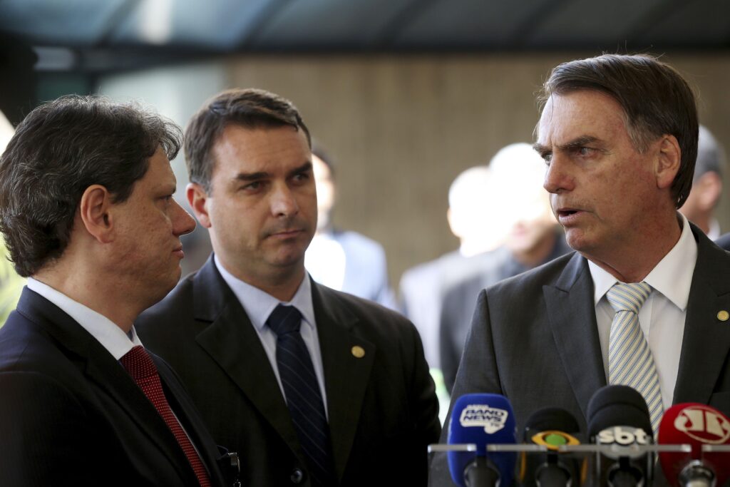 19 familiares de Bolsonaro estão sob investigação do MP-RJ 1 Mais de 20 familiares de Bolsonaro estão sob investigação do MP RJ