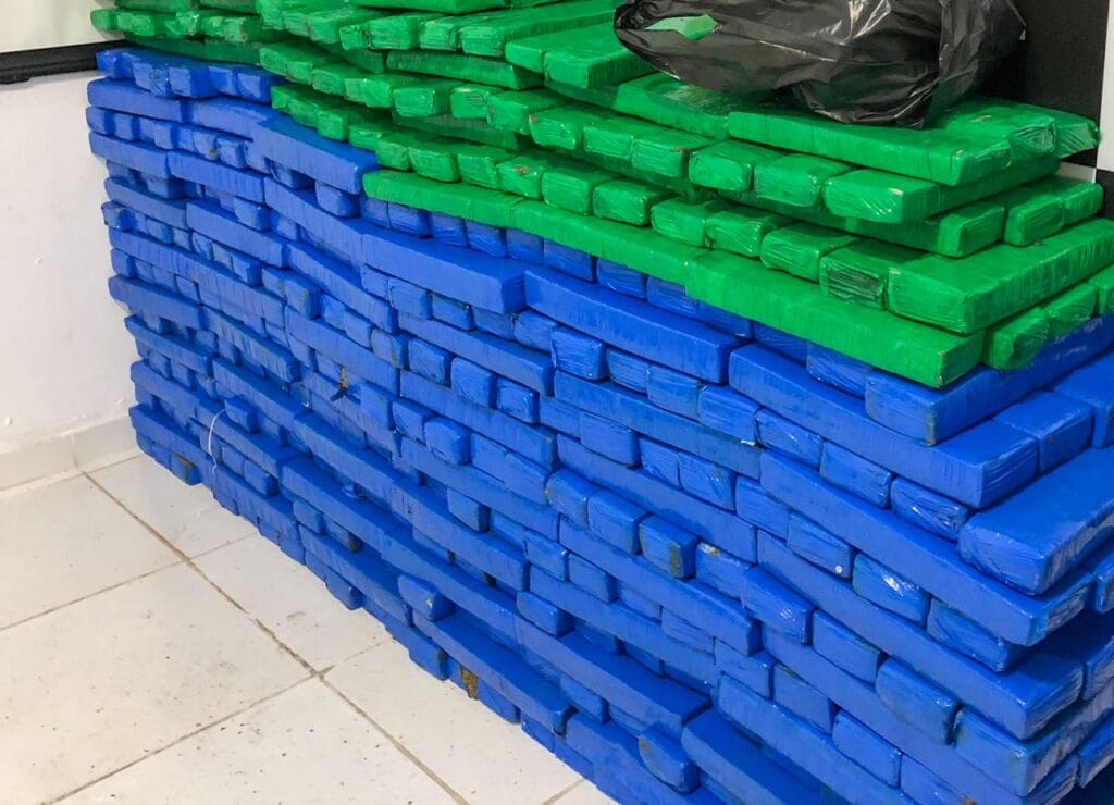 Mais de meia tonelada de maconha foi apreendida em apartamento na Cidade Nova