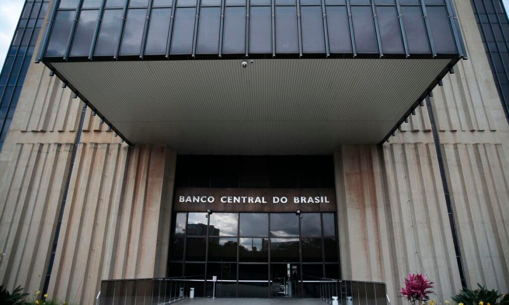 Mercado espera que Copom reduza Selic para 325 esta semana