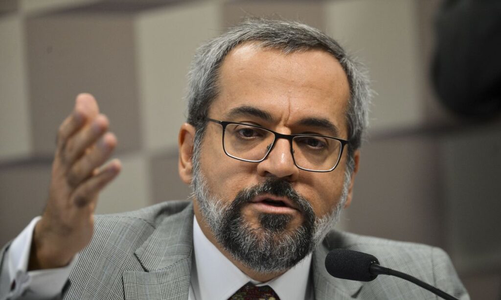 Ministro da Justiça entra com habeas corpus no STF em nome de Weintraub