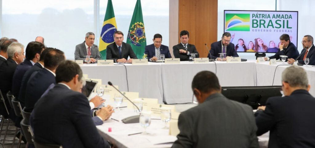 Ministro sugere resorts com jogos e aposta Damares rebate “pacto com o Diabo”