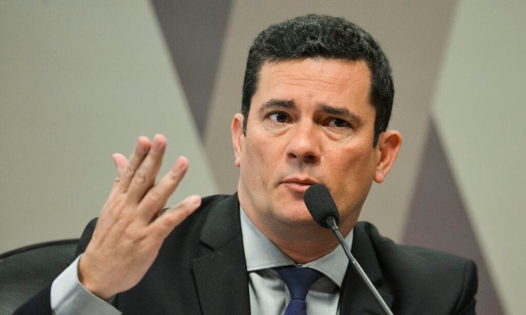 Moro conclui depoimento após ficar mais de 8 h em prédio da PF de Curitiba