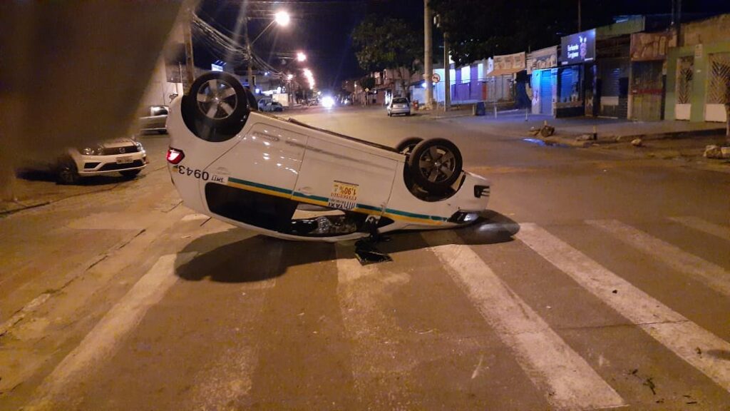 Motorista sem habilitação causa acidente com vítimas no bairro Siqueira Campos