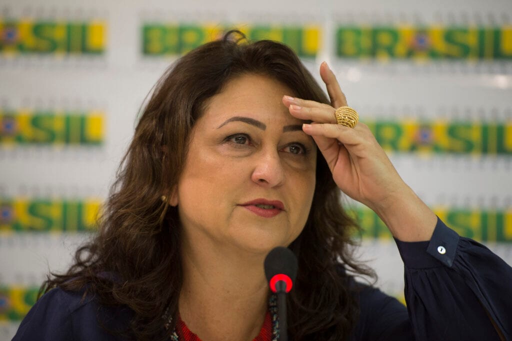 O ministro da Saúde ainda está perdido diz senadora