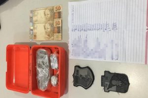 PM apreende maconha e lista de supostos compradores em um carro em Itabaiana