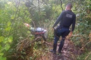 PM localiza moto roubada em matagal em Socorro