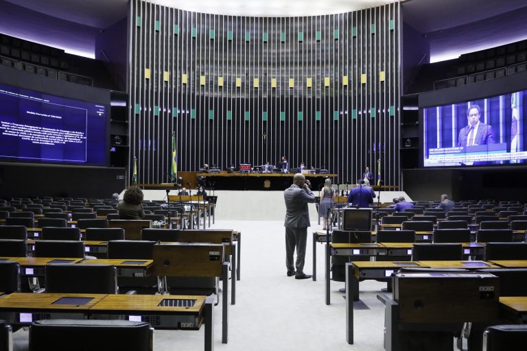 Plenário pode votar na terça feira suspensão das dívidas de clubes de futebol durante pandemia