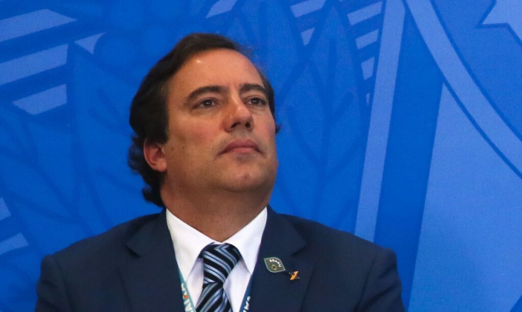 Presidente da Caixa diz que poderia pegar suas 15 armas para matar ou morrer
