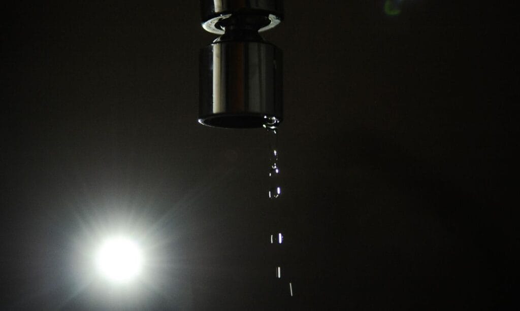 Quarentena poderá aumentar consumo residencial de água e energia