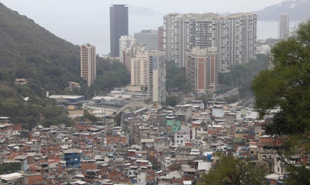 Rendimento do 1 mais rico é 337 vezes o que recebe metade dos pobres