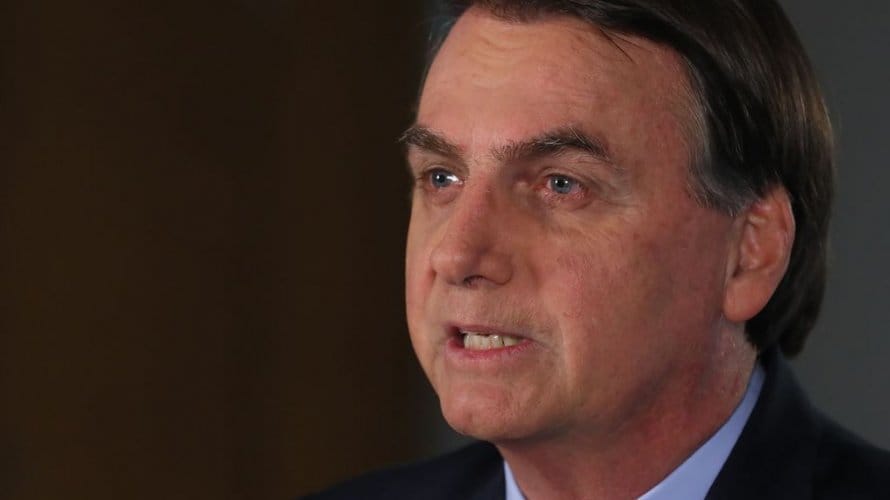 STJ suspende decisões judiciais e Bolsonaro não terá que entregar exames de coronavírus
