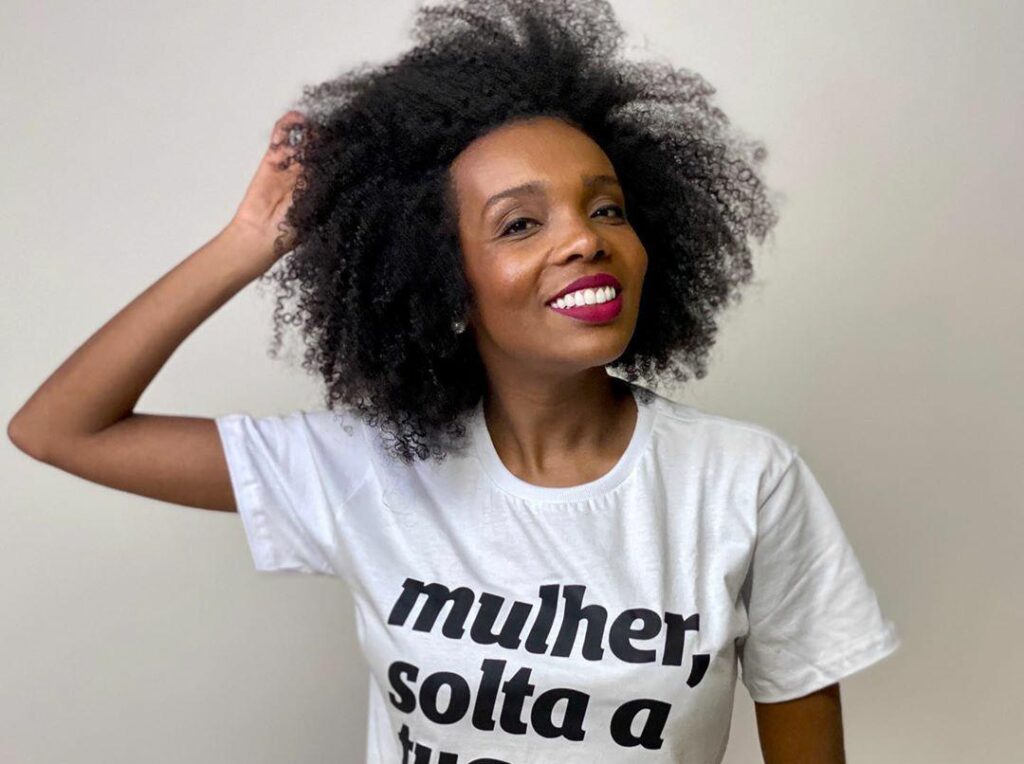 Thelma Assis vai processar pessoas que a ofenderam nas redes sociais