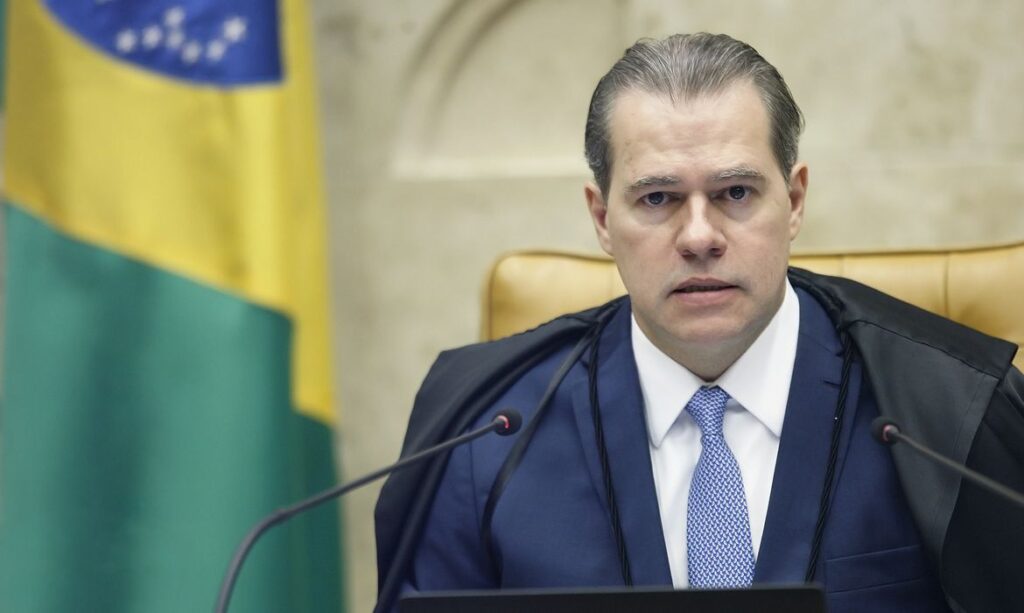 Toffoli recebe alta mas continua afastado das atividades