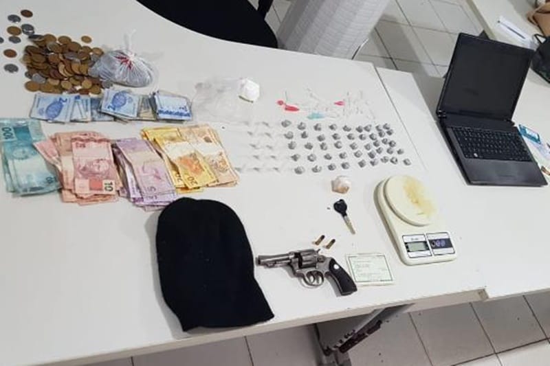 Três homens são presos por roubo e tráfico de drogas em Carira